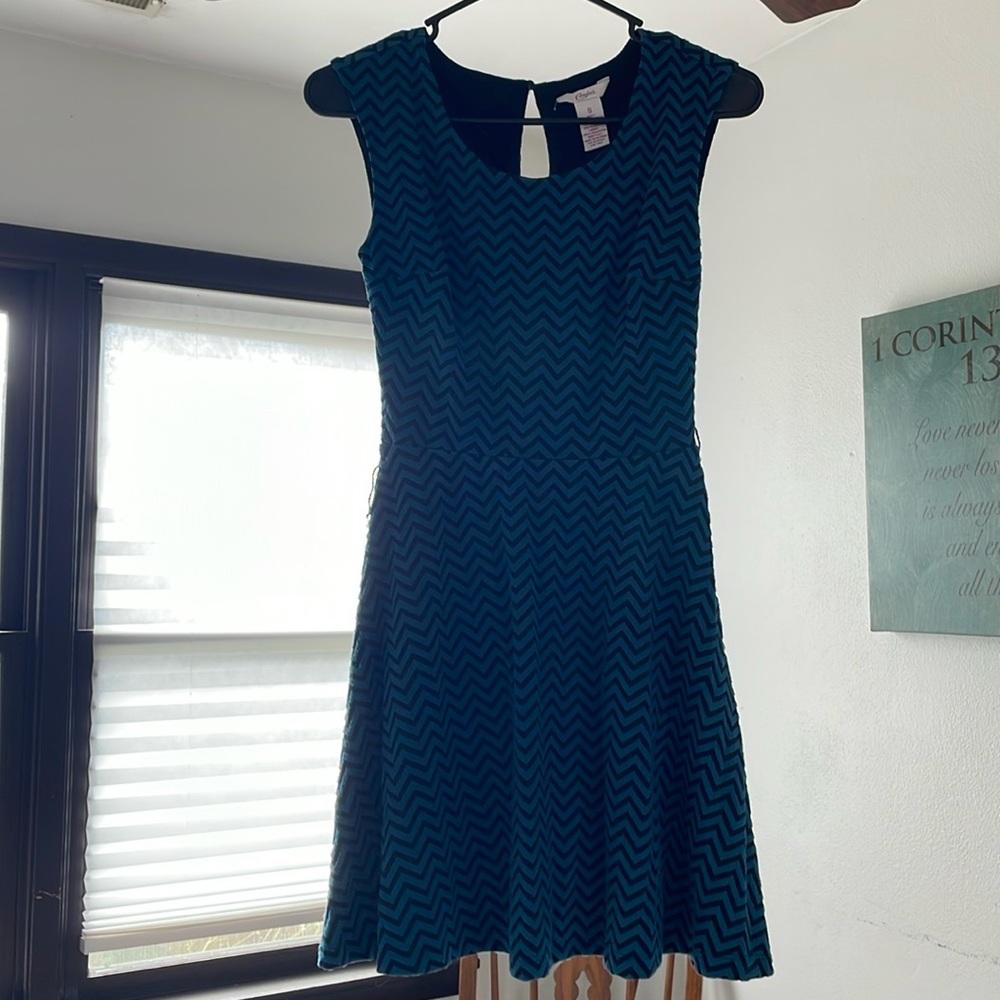 Candies tea and black zig zag skater dress size small